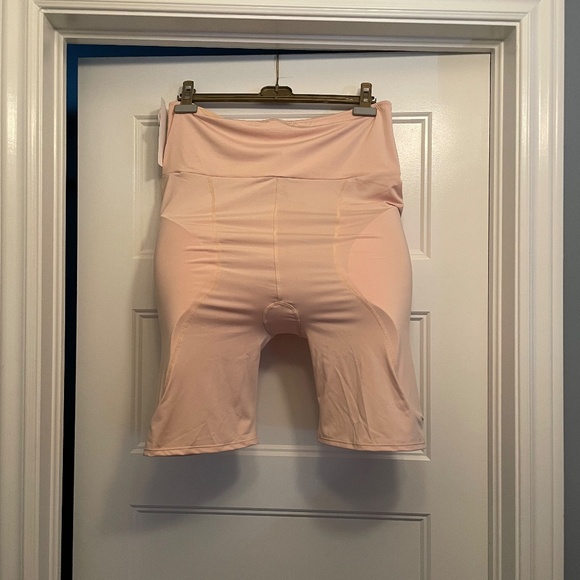 5xl Shapewear with hip padding - Picture 2 of 2